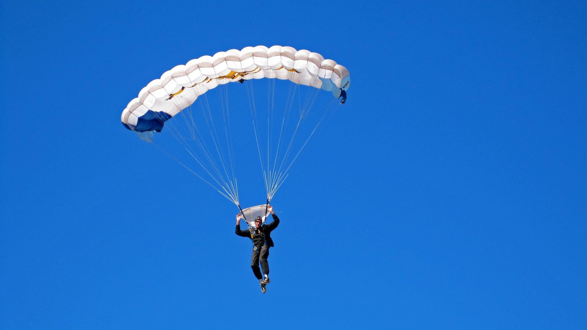 F1大奖赛西班牙站,维斯塔潘强势夺冠 红牛车队再显统治力