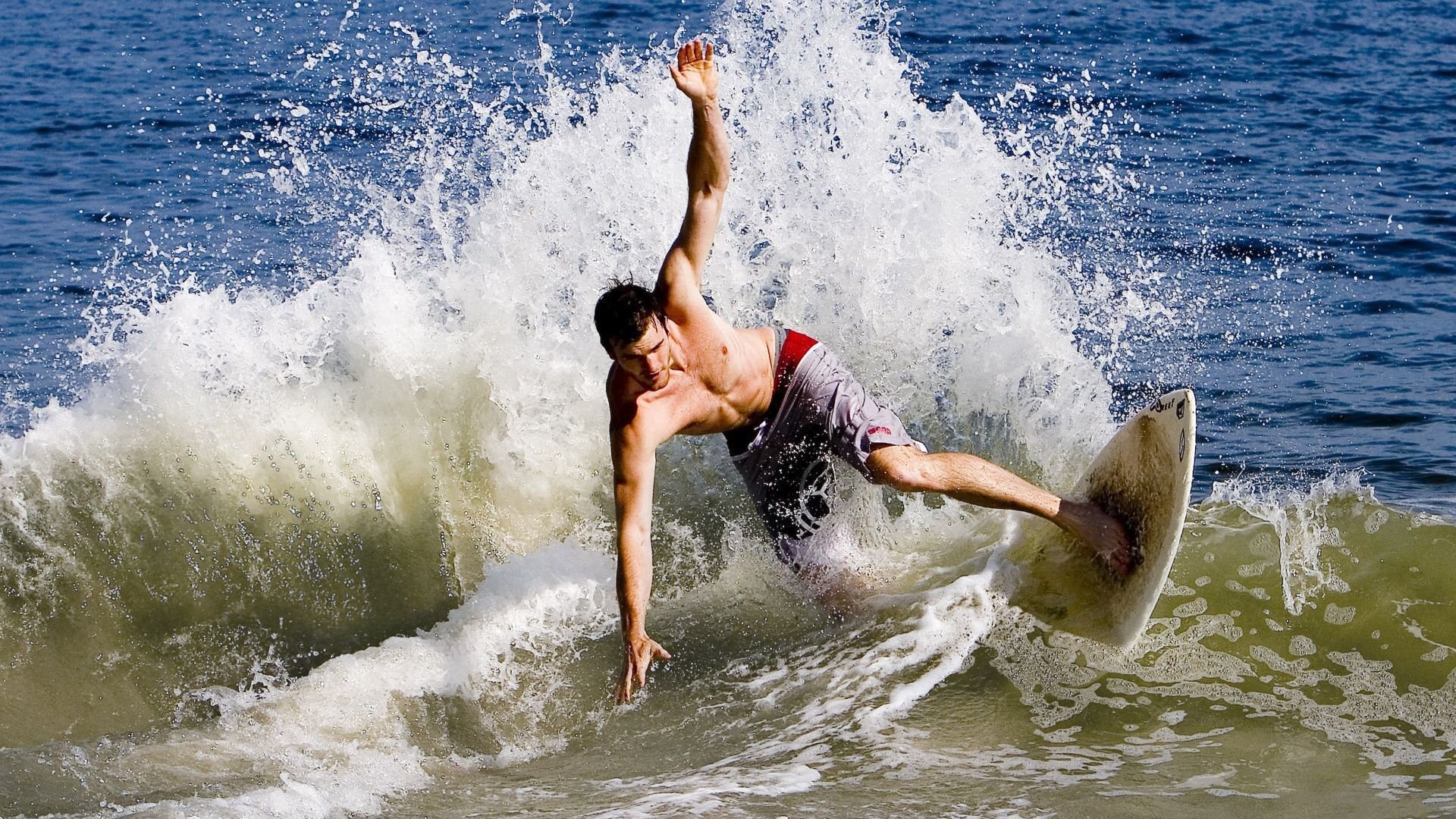 混合泳新星闪耀全国锦标赛，老将新人同台演绎水上巅峰对决