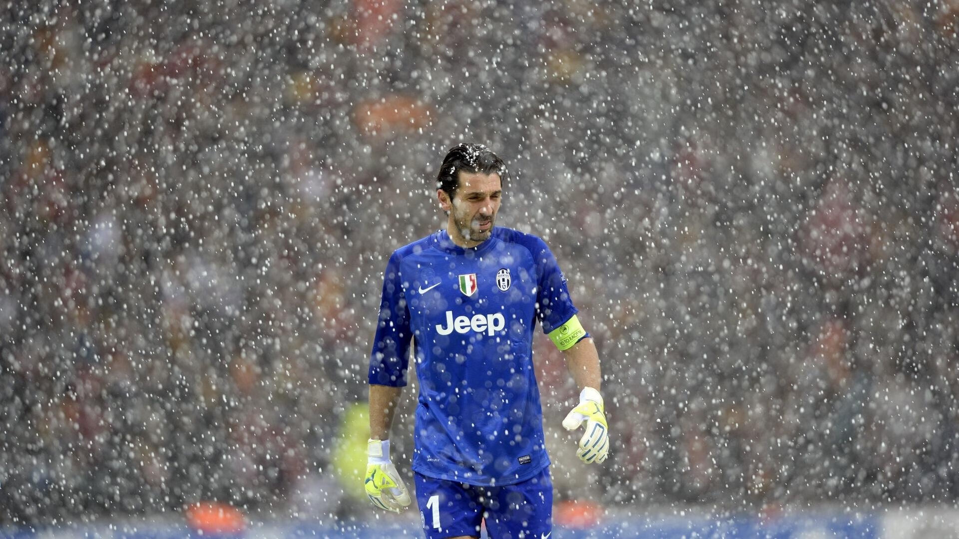 游泳名将打破尘封十年世界纪录,缔造奥运新传奇