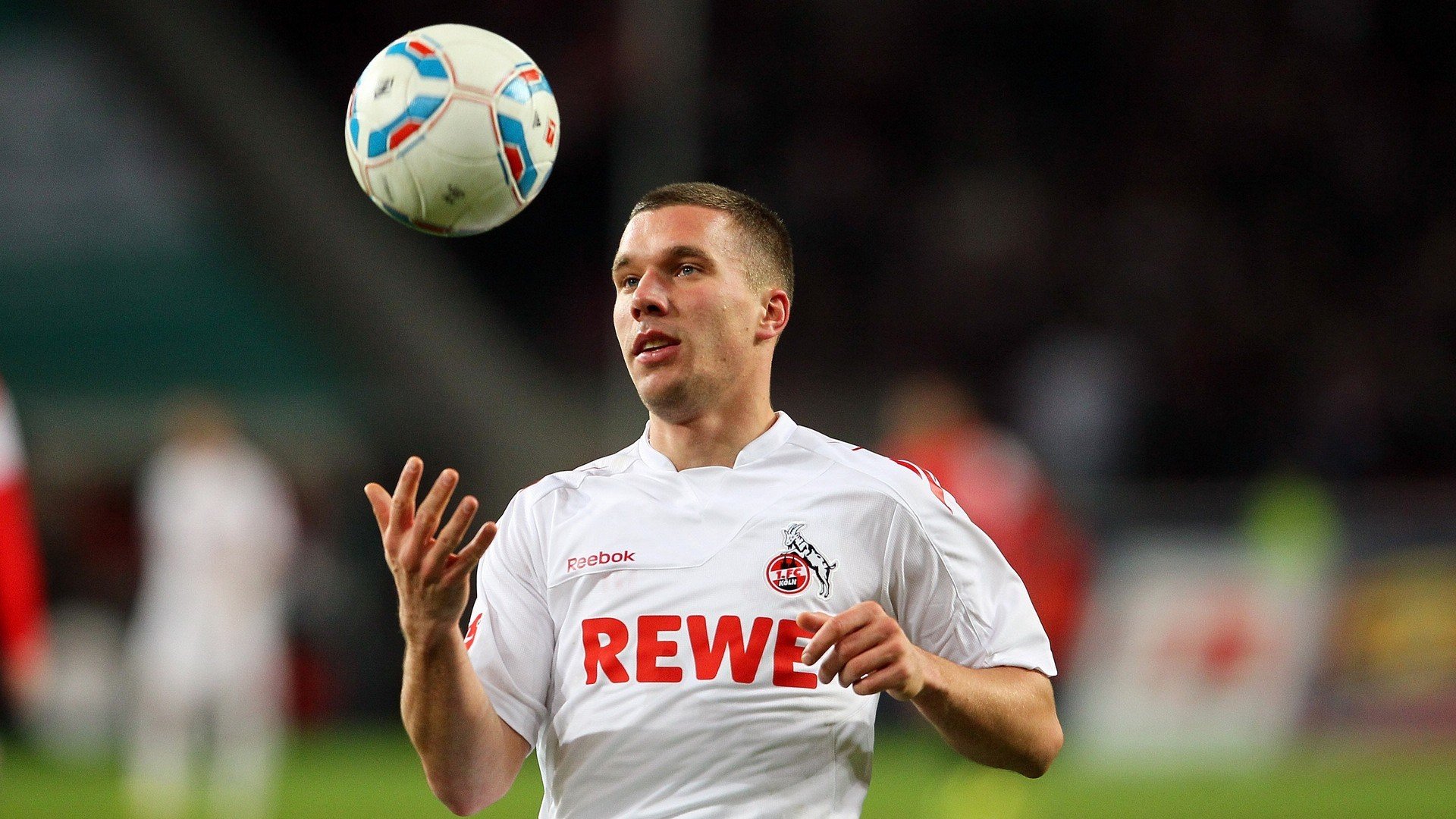 温网2024,阿尔卡拉斯卫冕之路遇强敌,斯瓦泰克草地首冠梦碎